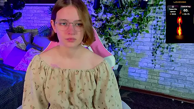 Snapshot of Mia_Mooore chatting on January 18, 1:37 pm Mia Mooore online show from January 18, 1:37 pm