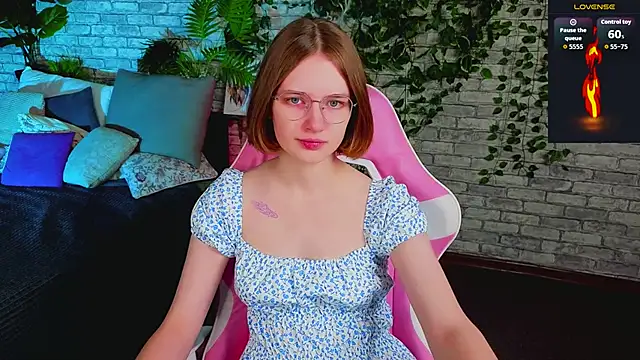 Snapshot of Mia_Mooore chatting on February 1, 1:31 pm Mia Mooore online show from February 1, 1:31 pm