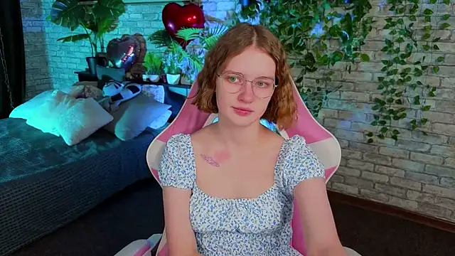 Snapshot of Mia_Mooore chatting on February 9, 1:26 pm Mia Mooore online show from February 9, 1:26 pm