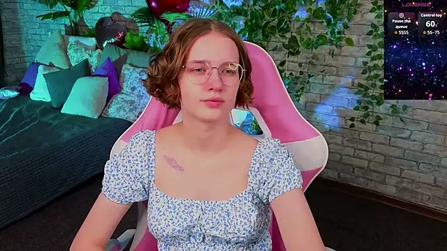 Snapshot of Mia_Mooore chatting on February 12, 1:28 pm Mia Mooore online show from February 12, 1:28 pm