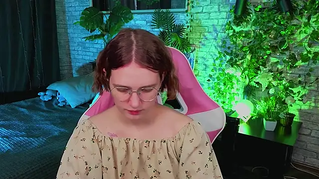 Snapshot of Mia_Mooore chatting on February 20, 1:22 pm Mia Mooore online show from February 20, 1:22 pm