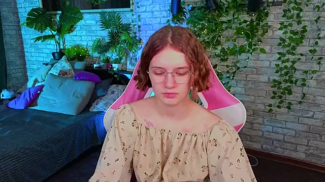 Snapshot of Mia_Mooore chatting on February 24, 1:09 pm Mia Mooore online show from February 24, 1:09 pm