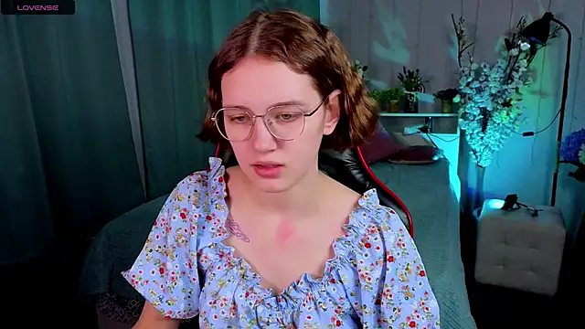 Snapshot of Mia_Mooore chatting on February 26, 1:32 pm Mia Mooore online show from February 26, 1:32 pm