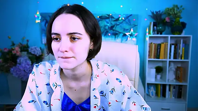 KateWillows online show from February 12, 4:07 am