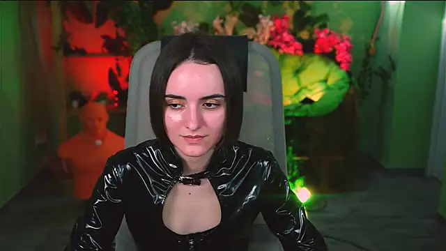 KateWillows online show from April 7, 5:08 am