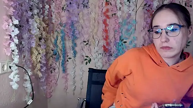 Snapshot of Moon__Lily chatting on December 2, 3:18 pm Moon Lily online show from December 2, 3:18 pm