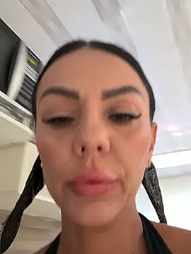 SofhiaTaylor online show from December 14, 2:55 pm