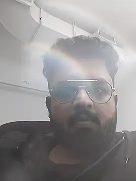 Snapshot of mrwhoti chatting on November 28, 2:20 pm mrwhoti online show from November 28, 2:20 pm