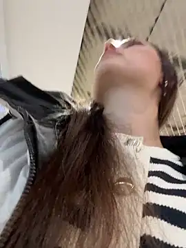 ZaraHill online show from December 2, 4:07 am