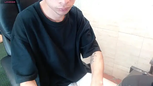 LucassSmith11 online show from January 15, 11:59 am