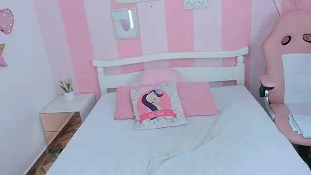 Snapshot of Amaia_Monroe chatting on December 5, 4:25 pm Amaia Monroe online show from December 5, 4:25 pm