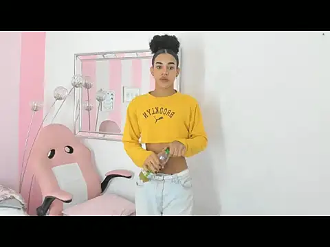 Snapshot of Amaia_Monroe chatting on January 8, 10:06 am Amaia Monroe online show from January 8, 10:06 am