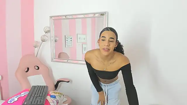 Snapshot of Amaia_Monroe chatting on January 10, 11:31 pm Amaia Monroe online show from January 10, 11:31 pm