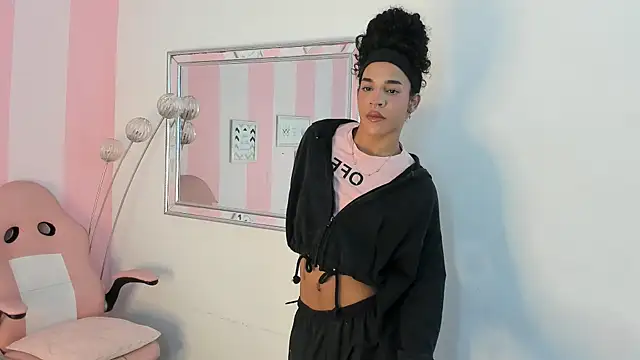 Snapshot of Amaia_Monroe chatting on February 16, 9:27 am Amaia Monroe online show from February 16, 9:27 am