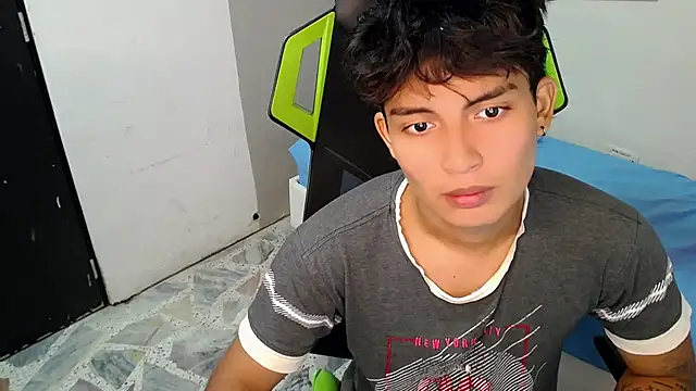 Snapshot of Green_XoX chatting on November 30, 9:08 pm Green XoX online show from November 30, 9:08 pm