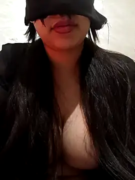 Snapshot of Amou-na chatting on November 30, 1:20 am Amou-na online show from November 30, 1:20 am