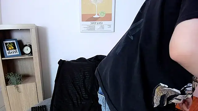 daniellesins2 online show from December 15, 8:57 pm