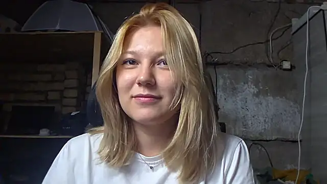 ShinyJules online show from August 8, 8:38 am