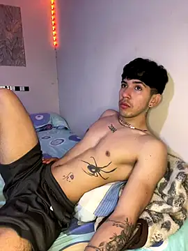 Snapshot of wil_hot chatting on December 16, 3:28 pm wil hot online show from December 16, 3:28 pm