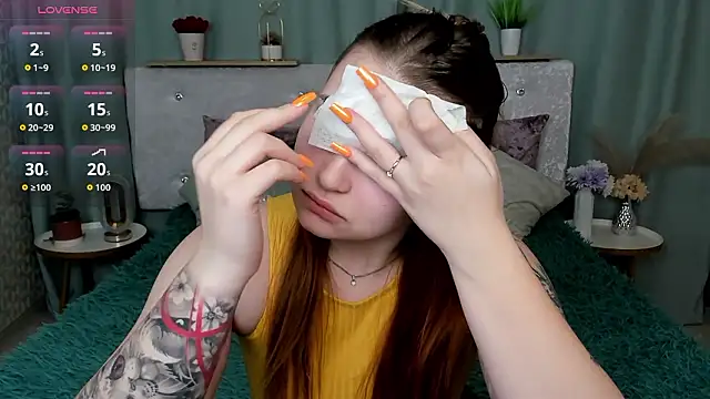 Snapshot of MilanaXHoney chatting on February 7, 1:20 am MilanaXHoney online show from February 7, 1:20 am