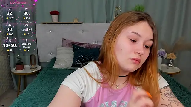 Snapshot of MilanaXHoney chatting on February 21, 12:55 am MilanaXHoney online show from February 21, 12:55 am