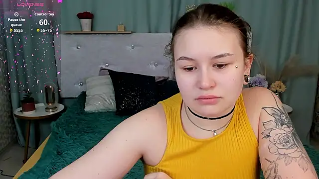 Snapshot of MilanaXHoney chatting on February 24, 12:52 am MilanaXHoney online show from February 24, 12:52 am