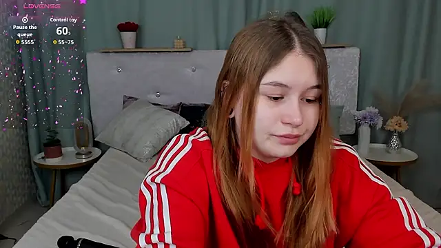 Snapshot of MilanaXHoney chatting on March 2, 12:46 am MilanaXHoney online show from March 2, 12:46 am