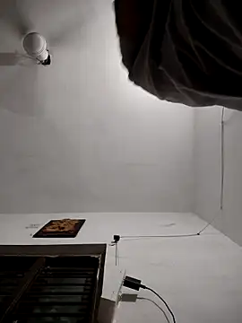 Snapshot of TwinklyBasket897 chatting on December 17, 6:36 pm TwinklyBasket897 online show from December 17, 6:36 pm