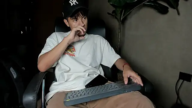 isaac grimm online show from February 13, 3:02 am