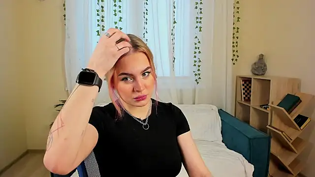 Mellissatea  online show from December 17, 5:35 am