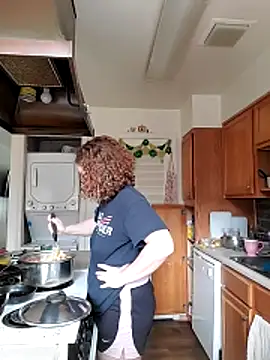 DeliaBlew online show from June 14, 6:32 pm