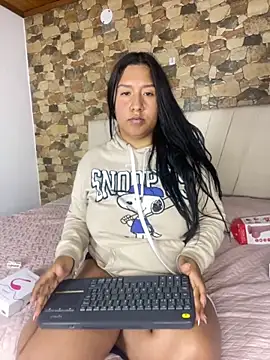 Snapshot of _madisonfoxxx2 chatting on December 4, 7:28 am madisonfoxxx2 online show from December 4, 7:28 am