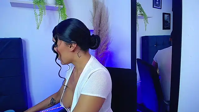 Snapshot of Jul_honeyy chatting on December 16, 12:37 am Jul honeyy online show from December 16, 12:37 am