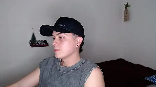 Snapshot of oak_david chatting on December 17, 11:55 pm oak david online show from December 17, 11:55 pm