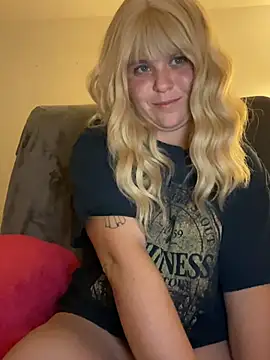 Snapshot of WattledFourth chatting on December 14, 1:00 am WattledFourth online show from December 14, 1:00 am