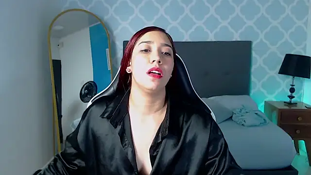 Snapshot of lia_violetta chatting on December 16, 7:19 pm lia violetta online show from December 16, 7:19 pm