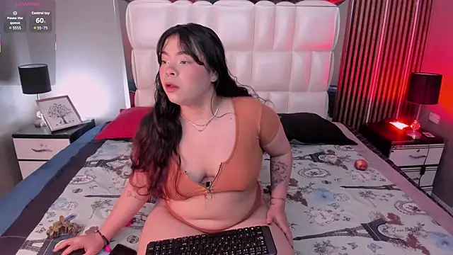 xCharlotte 20 online show from February 7, 8:45 pm