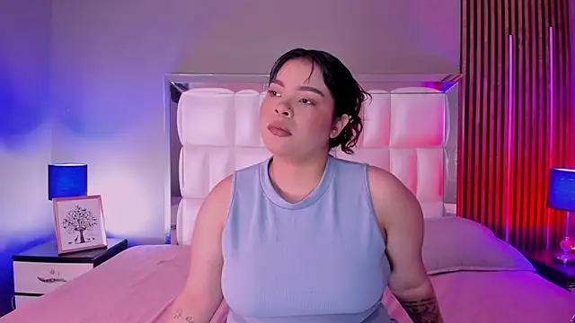 xCharlotte 20 online show from February 18, 8:05 pm