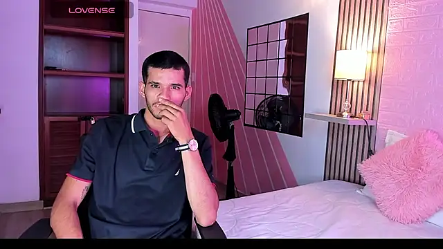 Snapshot of dear_lover1 chatting on December 4, 11:30 am dear lover1 online show from December 4, 11:30 am