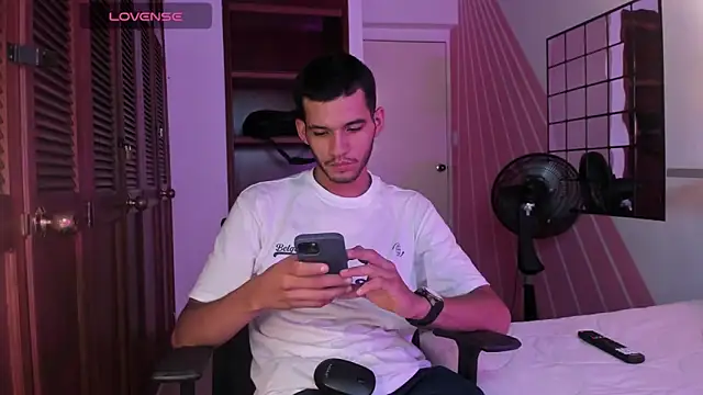 Snapshot of dear_lover1 chatting on December 5, 11:30 am dear lover1 online show from December 5, 11:30 am