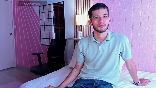 Snapshot of dear_lover1 chatting on December 15, 2:21 pm dear lover1 online show from December 15, 2:21 pm