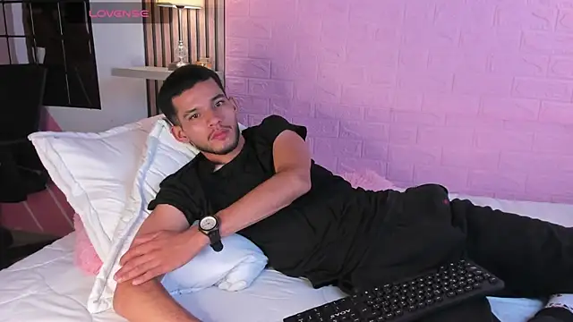 Snapshot of dear_lover1 chatting on December 16, 2:11 pm dear lover1 online show from December 16, 2:11 pm