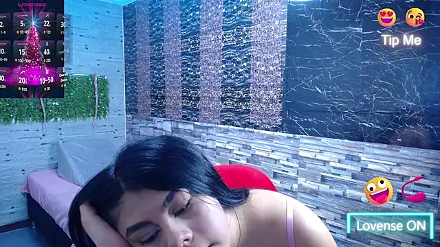 Snapshot of emma_petit07 chatting on December 13, 7:53 pm emma petit07 online show from December 13, 7:53 pm