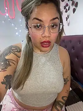 Lindalatina2001 online show from May 28, 11:35 pm