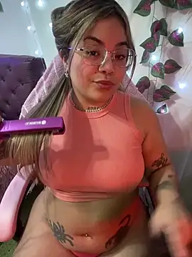 Lindalatina2001 online show from June 1, 1:40 am