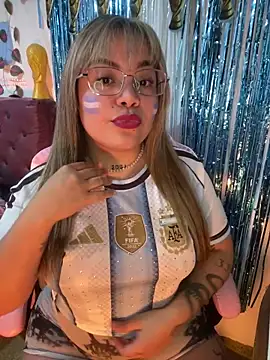 Lindalatina2001 online show from June 23, 12:30 am
