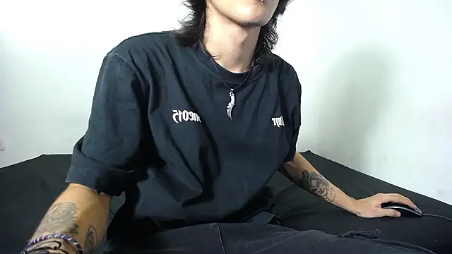 Snapshot of Slashot33 chatting on February 22, 5:19 am Slashot33 online show from February 22, 5:19 am