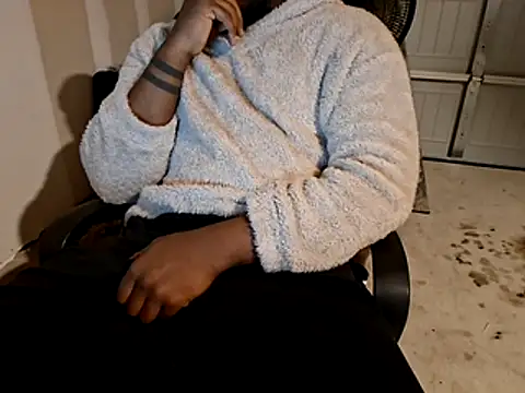 Snapshot of Satxbigblack7 chatting on November 30, 8:51 am Satxbigblack7 online show from November 30, 8:51 am