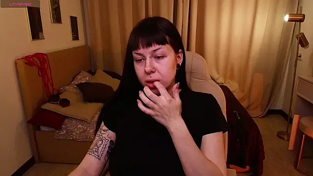 Eliza Bennet online show from February 16, 7:37 am