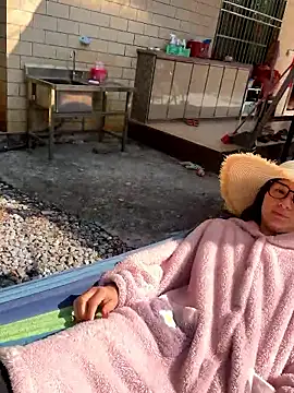 A-ZJunn online show from January 13, 6:18 am